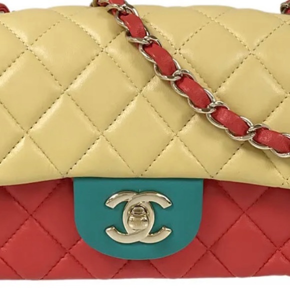 Chanel matrassie block color omg worn once had everyone looking at this stunner - Picture 2 of 12